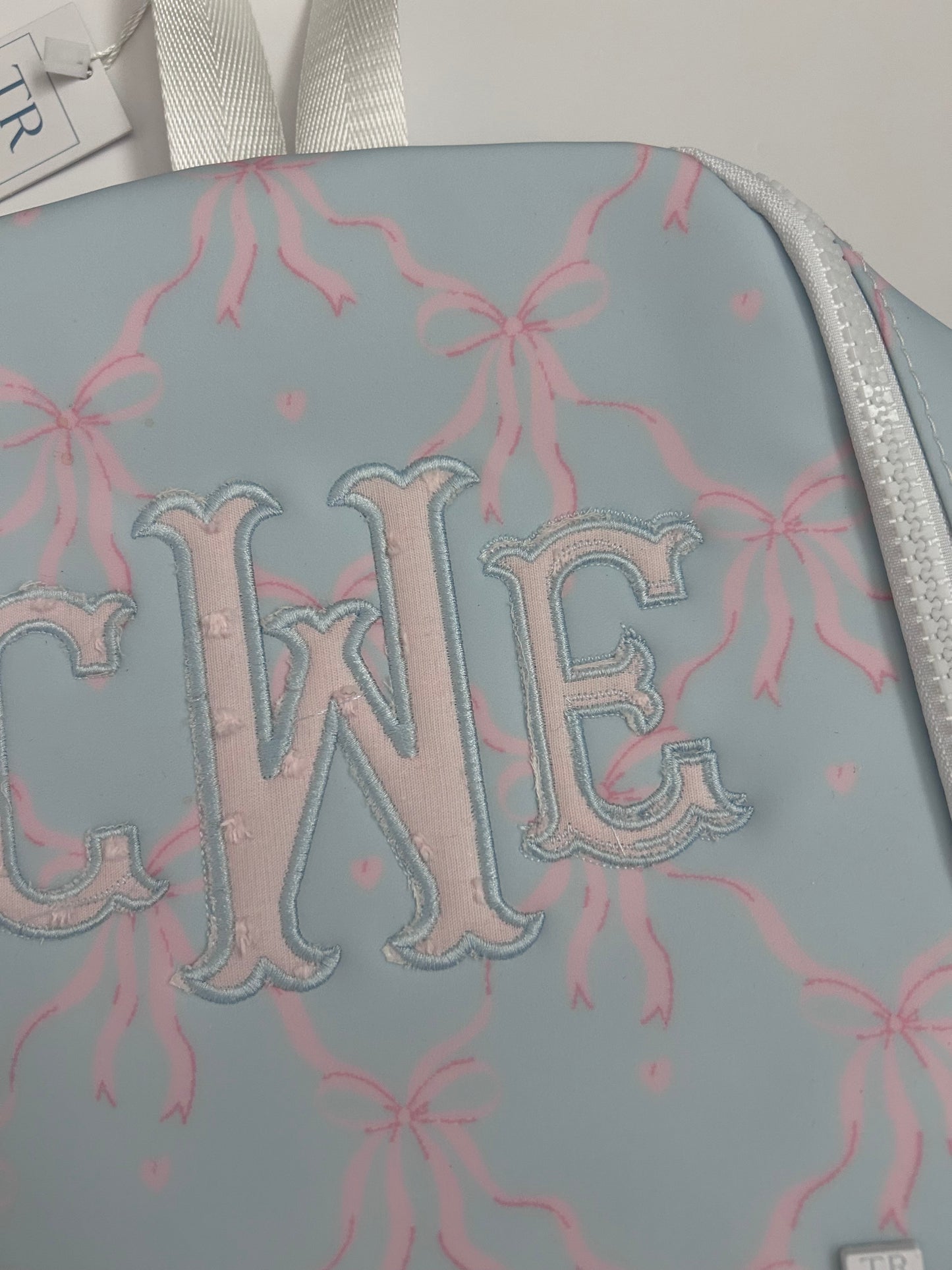 IMPERFECT 'cWe' TRVL lunchbox